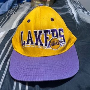 Retro Los Angeles lakers snap back